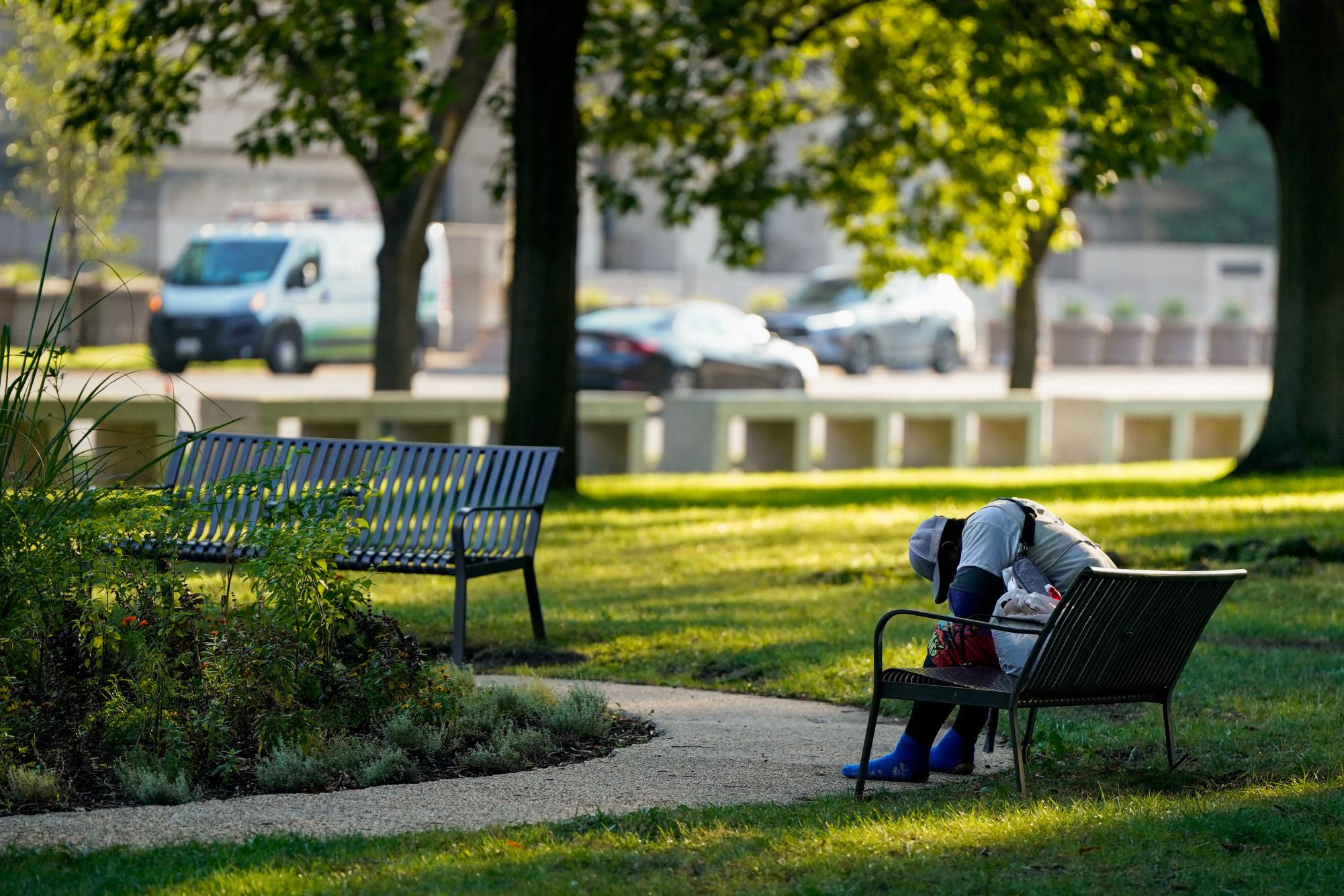 A homeless person sleeps on a bench near the National Mall after U.S. President Donald Trump federalized the Metropolitan Police Department under the Home Rule Act and deployed National Guard to assist in crime prevention in the nation’s capital, in Washington, D.C., U.S., August 15, 2025. REUTERS/Elizabeth Frantz
